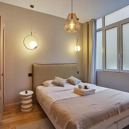 Center Of By Prestige Apartment *