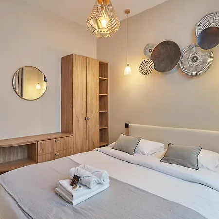Center Of By Prestige Apartment *