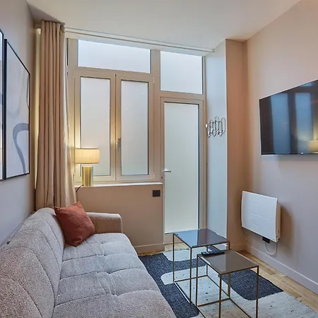 Apartment Center Of By Prestige Paris